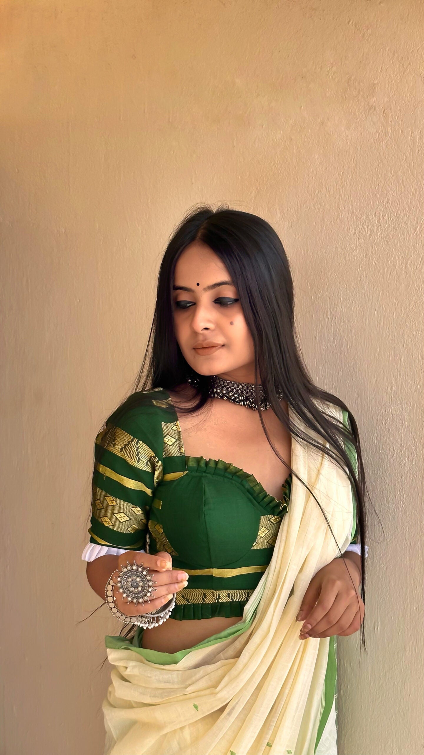 Bella bee in Green Glass Sleeves