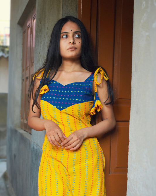 women yellow sleeveless kurti