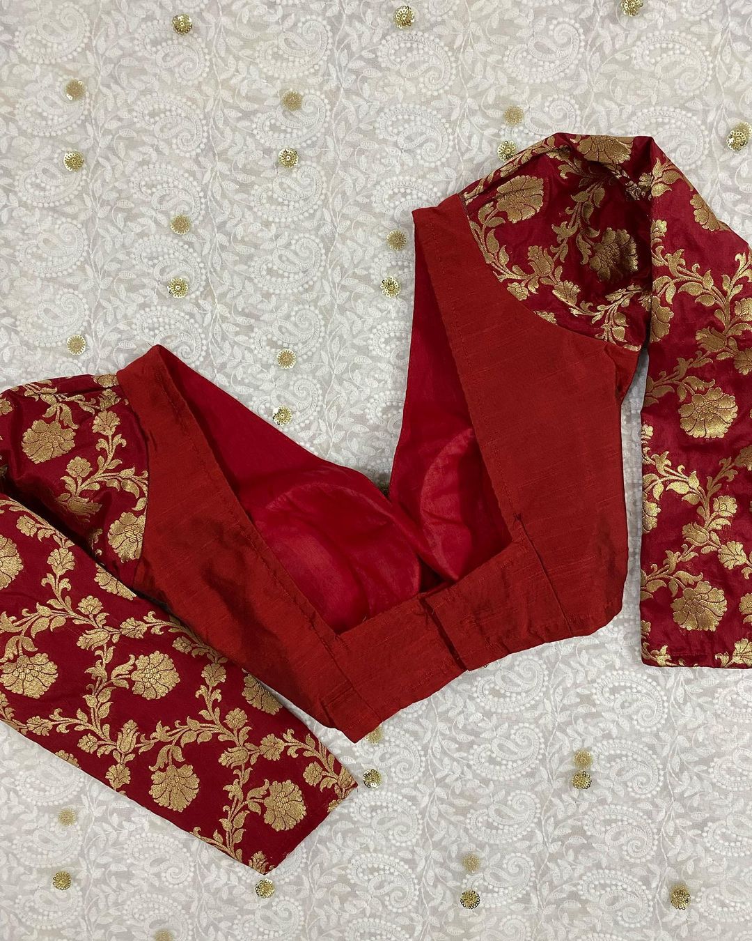 Maroon Roshni
